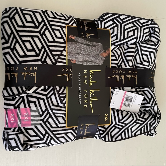 Nicole Miller New York Velvet Fleece PJ Set - Picture 2 of 8